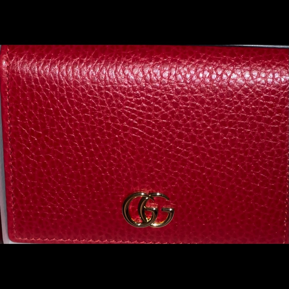 RED GUCCI Leather foldable wallet and card holder. Unused. 4.4”W x 3.3”H